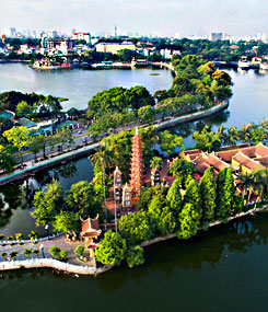 tran-quoc-pagoda-in-dazzling-lake