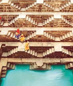 abhaneri-stepwell